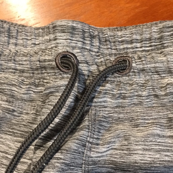 The North Face gray cropped joggers size Large - Picture 3 of 6